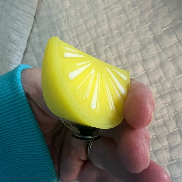 Large lemon croc jibbitz - Picture 3 of 6